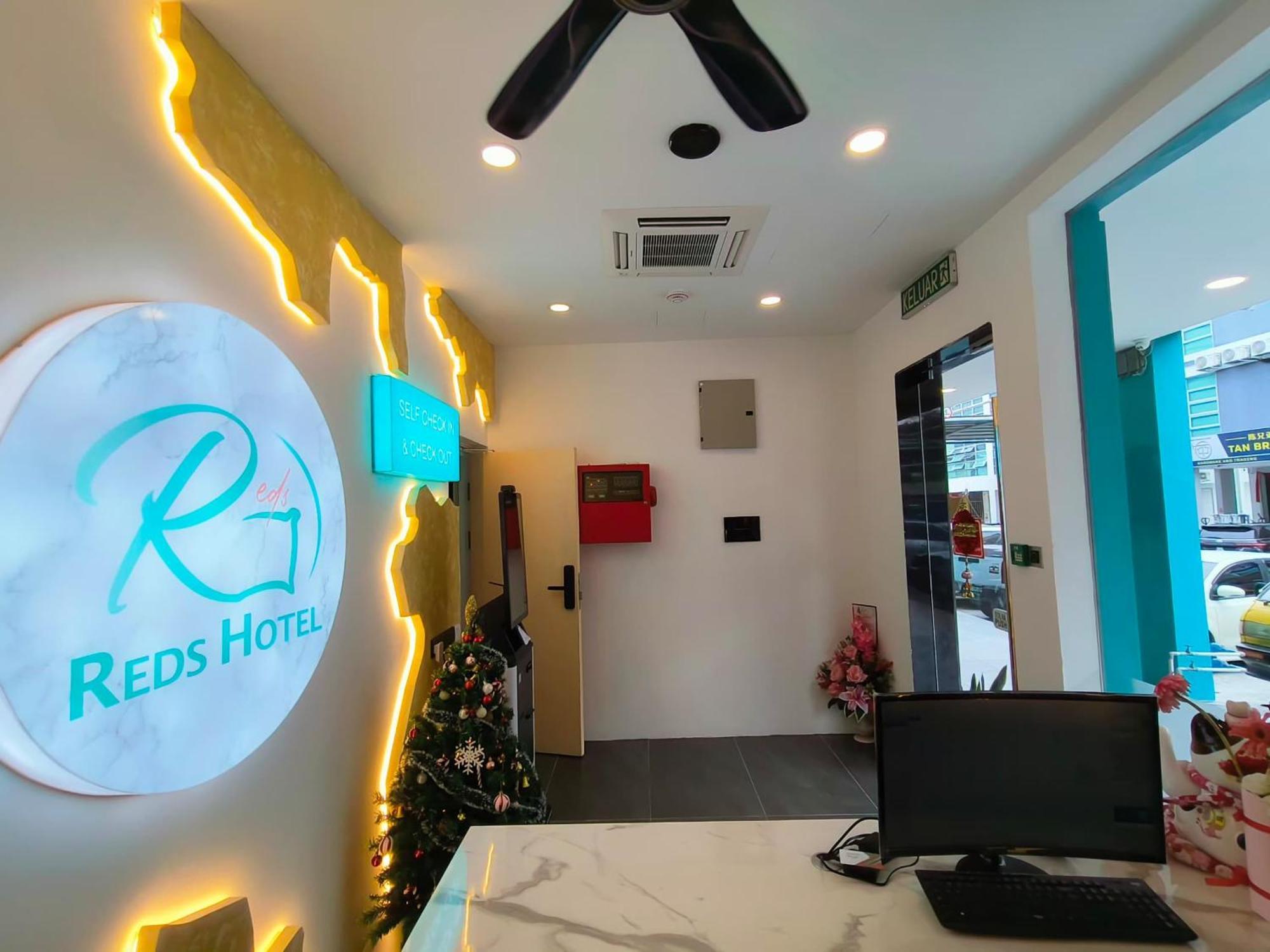 Red'S Hotel Bintulu Exterior photo