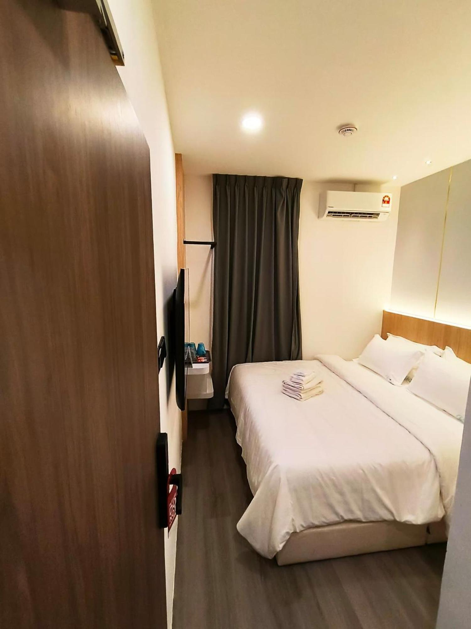 Red'S Hotel Bintulu Exterior photo