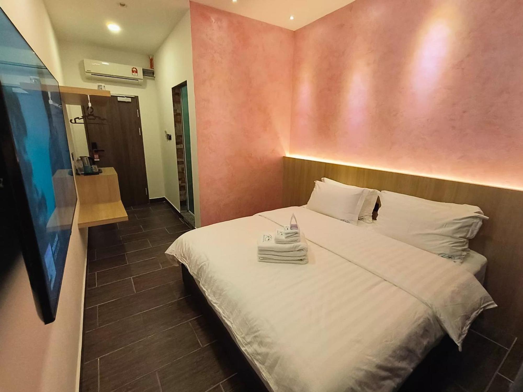 Red'S Hotel Bintulu Exterior photo