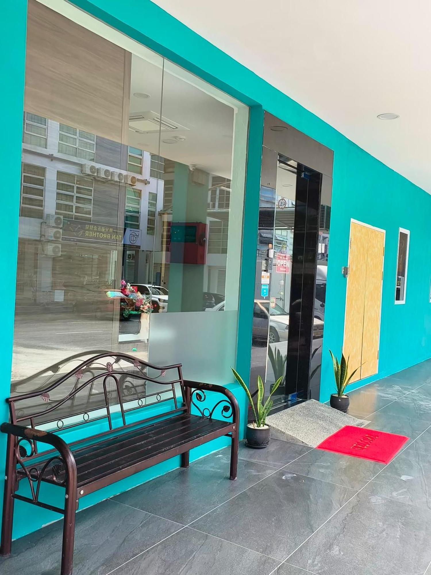 Red'S Hotel Bintulu Exterior photo