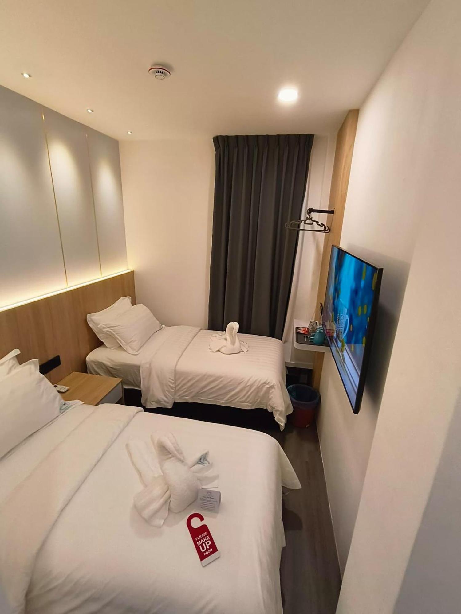 Red'S Hotel Bintulu Exterior photo