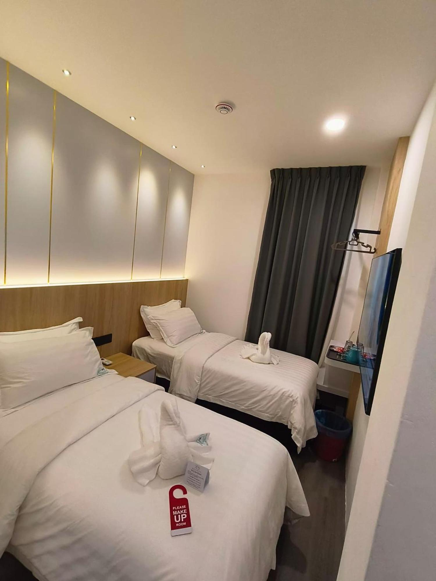 Red'S Hotel Bintulu Exterior photo